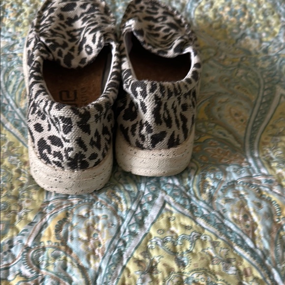 Leopard print Hey Dudes women size 7 - Picture 5 of 6
